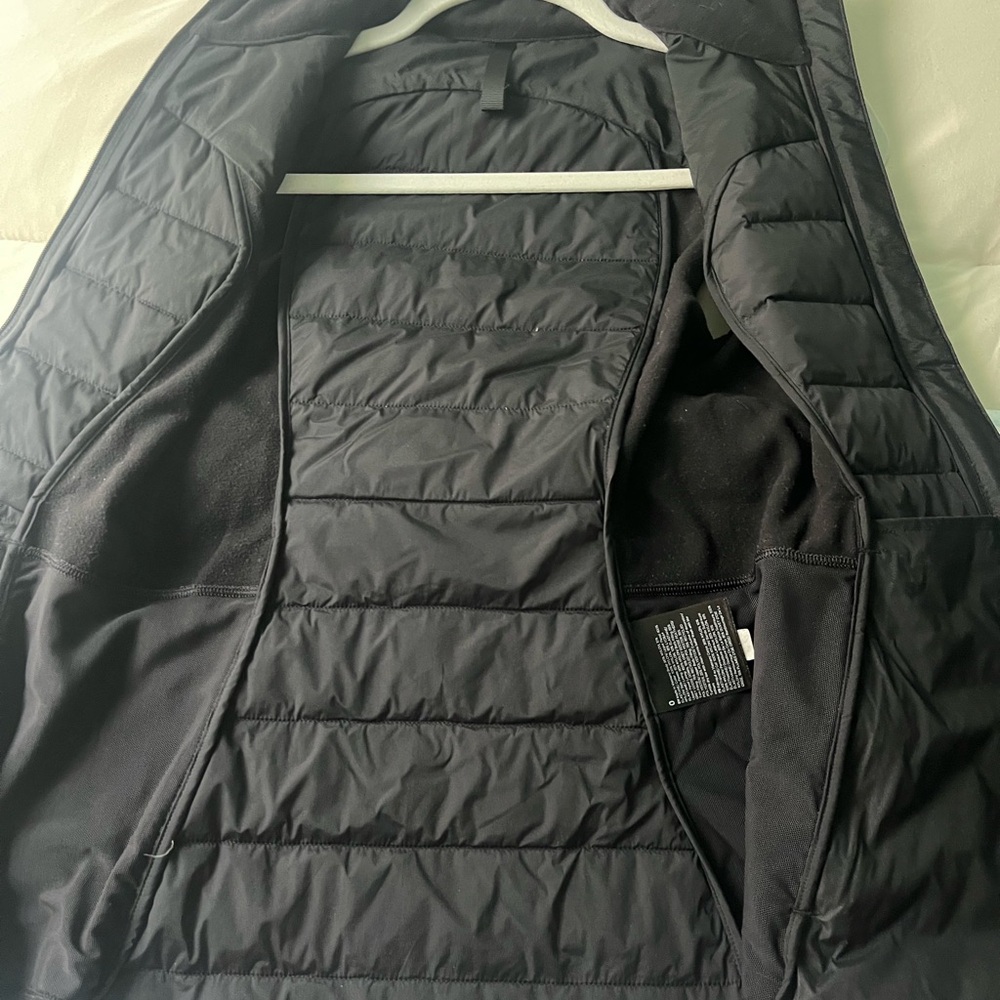 Lululemon Down For it all Vest - Black (0) waterproof - Picture 3 of 7